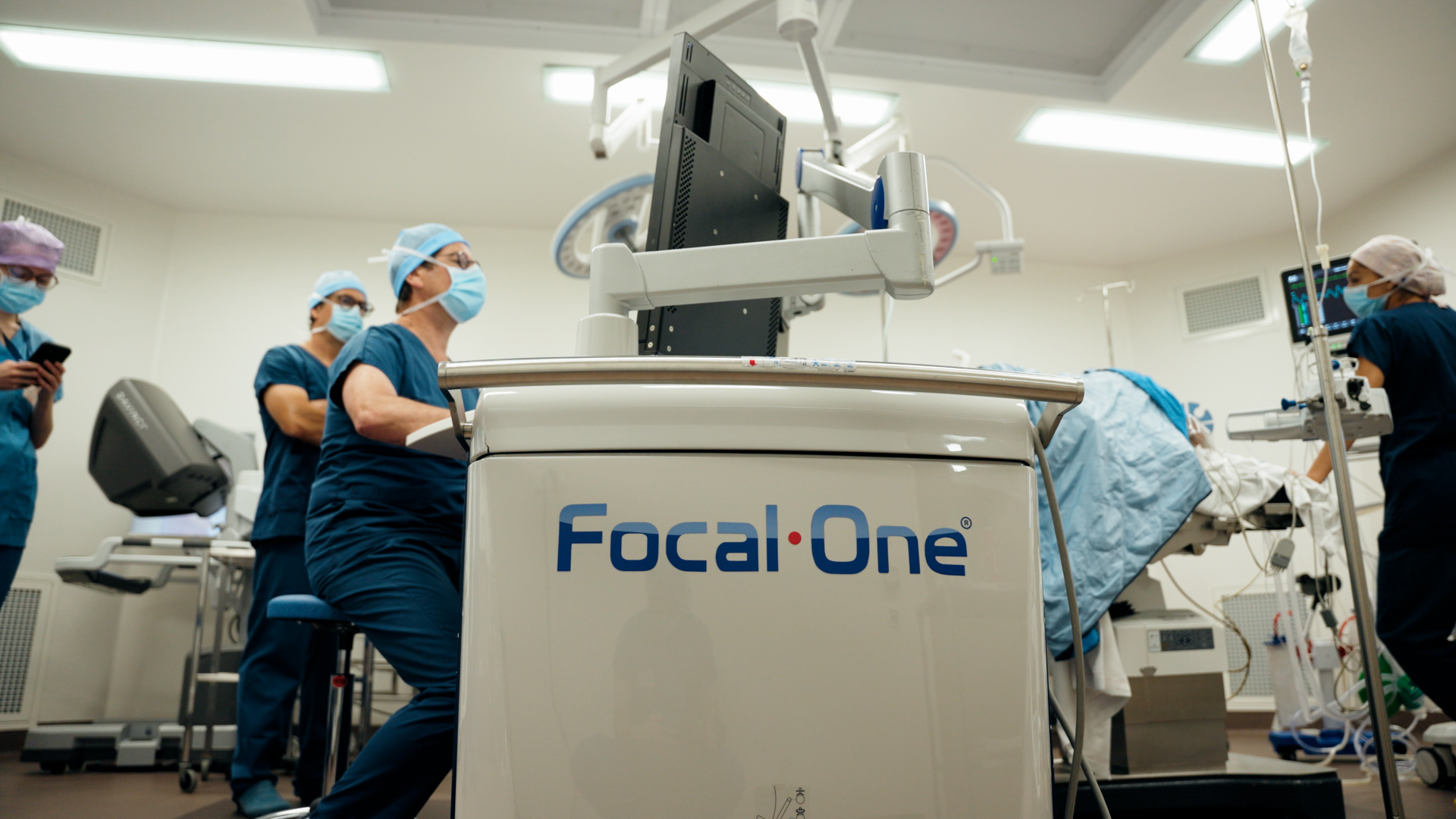 Dr Gilles Pasticier réalisant une intervention HIFU à la Clinique Tivoli-Ducos de Bordeaux